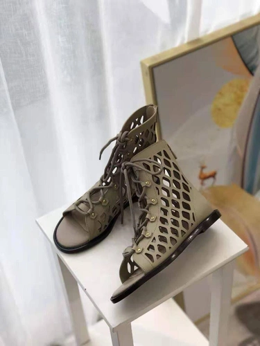 Босоножки женские Christian Dior бежевые со шнуровкой высокие коллекция 2021-2022