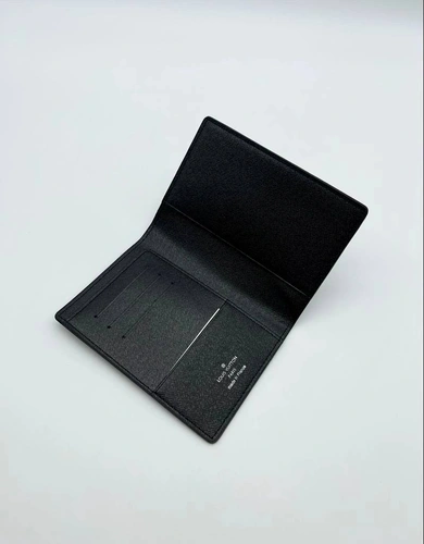 Обложка для паспорта Louis Vuitton A104100 серая 14/10 см фото-3