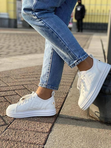 Женские кожаные кроссовки Fendi белые коллекция 2021-2022 фото-2