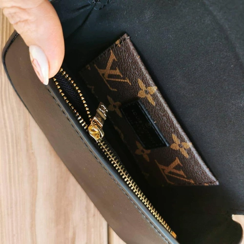 Поясная кожаная сумка Louis Vuitton черная 28/14 коллекция 2021-2022 фото-5