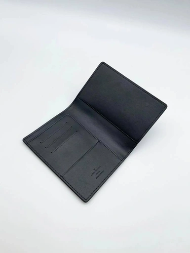 Обложка для паспорта Louis Vuitton A104085 чёрная 14/10 см фото-5