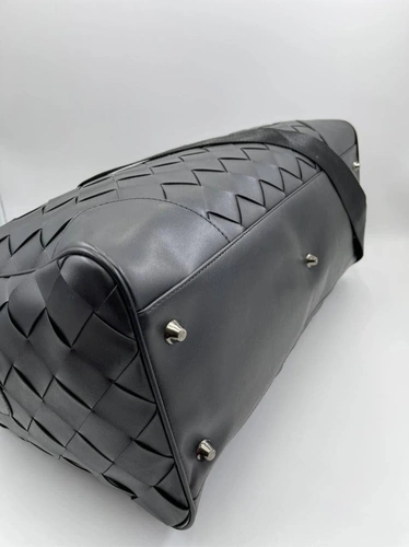 Дорожная кожаная сумка Bottega Veneta черная 50/30 см. коллекция 2021-2022 A70810 фото-7