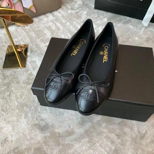 Туфли-балетки Chanel черные из гладкой кожи коллекция 2021-2022 A81548