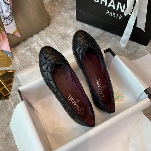 Туфли-балетки Chanel черные из кожи со стежкой коллекция 2021-2022 фото-2