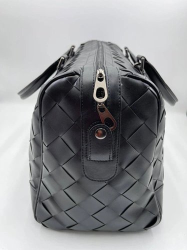 Дорожная кожаная сумка Bottega Veneta черная 50/30 см. коллекция 2021-2022 A70810 фото-5