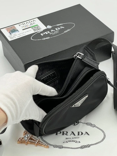 Поясная сумка Prada из нейлона A104176 черная 23/20 см фото-4