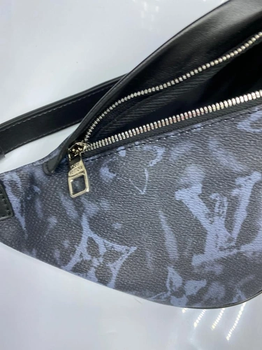 Поясная сумка Louis Vuitton из канвы Monogram черно-серая 46/19 фото-5