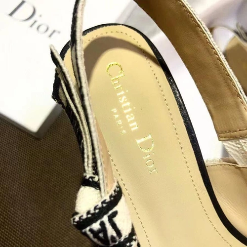 Туфли-босоножки женские Christian Dior с рисунком на высоком каблуке коллекция лето 2021 фото-5