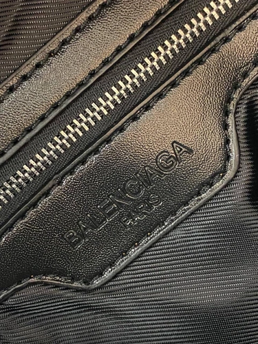 Женская кожаная сумка Balenciaga черная 25/22 коллекция 2021-2022 фото-2