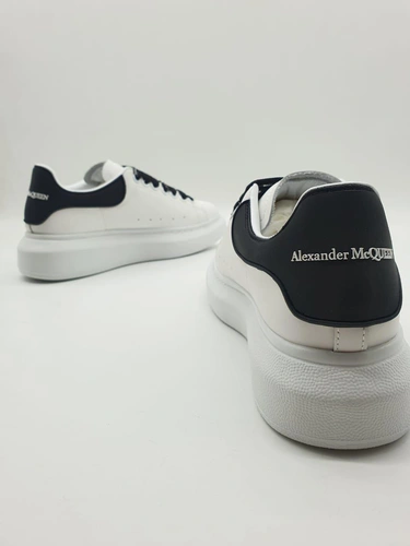Кроссовки женские Alexander McQueen бело-черные фото-3