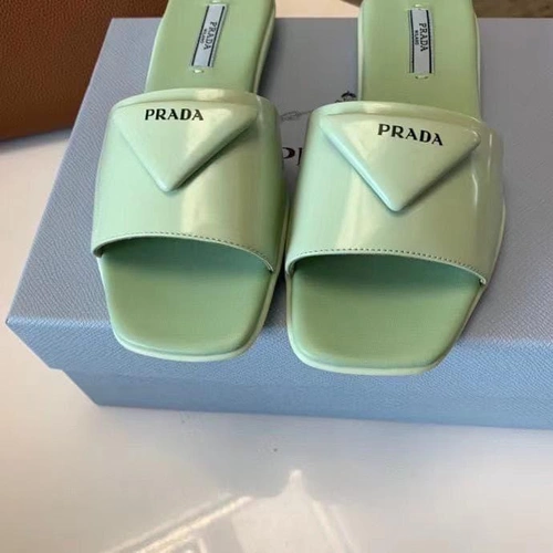 Женские кожаные шлёпанцы Prada салатные премиум-люкс коллекция 2021-2022 фото-7