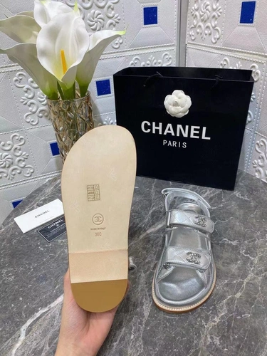 Сандалии женские Chanel цвета серебра премиум-люкс коллекция лето 2021 фото-3