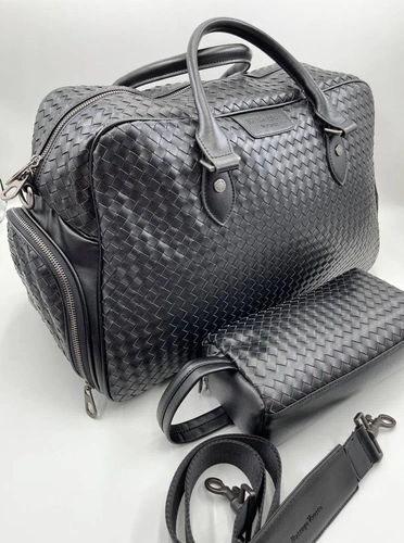 Дорожная кожаная сумка Bottega Veneta черная 50/30 см. коллекция 2021-2022 A70821