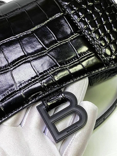 Женская кожаная сумка Balenciaga черная лакированная премиум-люкс фото-4