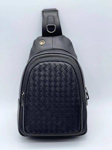 Кожаная сумка-слинг Bottega Veneta черная 30:20 см премиум фото-8