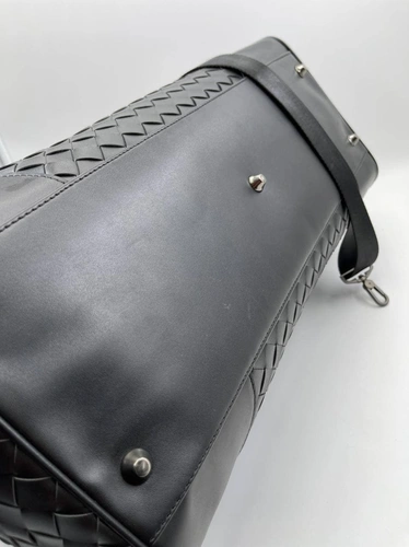 Дорожная кожаная сумка Bottega Veneta черная 50/30 см. коллекция 2021-2022 A70802 фото-3
