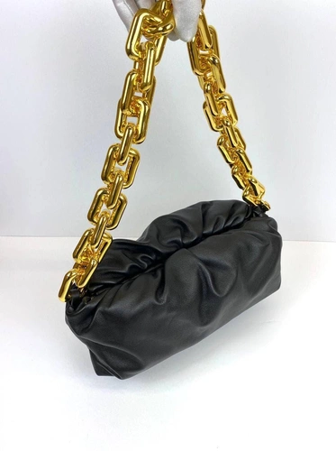 Женская кожаная сумка Bottega Veneta The Chain Pouch черная 30/12/13 фото-7