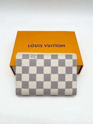Обложка для паспорта Louis Vuitton A104118 белая 14/10 см