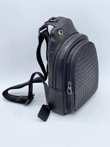 Кожаная сумка-слинг Bottega Veneta черная 30:20 см премиум