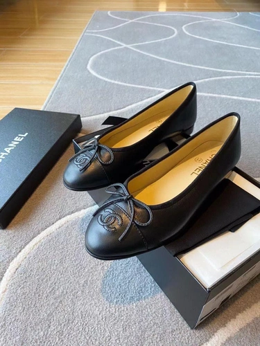Туфли-балетки Chanel черные из гладкой кожи коллекция 2021-2022 A81461