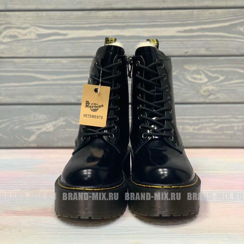 Зимние Мартинсы ботинки Dr Martens 1460 Lacquered на платформе с мехом чёрные фото-2