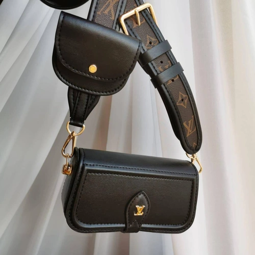Поясная кожаная сумка Louis Vuitton черная 28/14 коллекция 2021-2022 фото-4