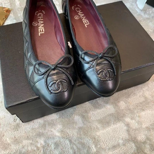 Туфли-балетки Chanel черные из кожи со стежкой коллекция 2021-2022 фото-4