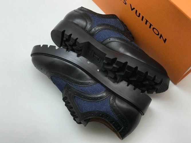 Мужские туфли-броги кожаные Louis Vuitton черные коллекция 2021-2022 фото-2