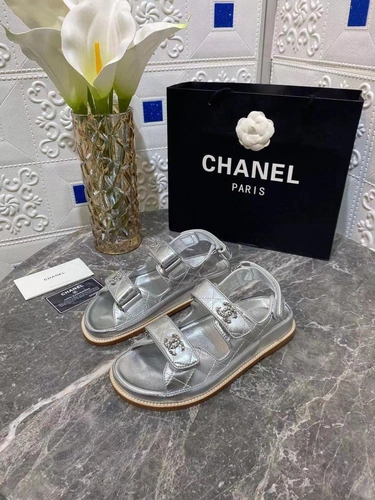 Сандалии женские Chanel цвета серебра премиум-люкс коллекция лето 2021 фото-2