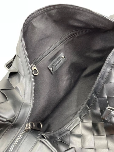 Дорожная кожаная сумка Bottega Veneta черная 50/30 см. коллекция 2021-2022 A70802 фото-2