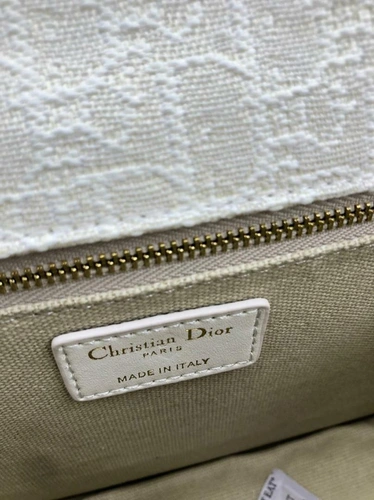 Женская сумка Dior белая из ткани 25/16 см фото-5