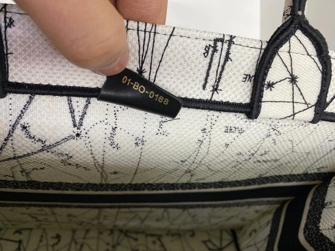 Женская сумка-шоппер Dior из ткани с чёрно-белым рисунком 42/34/16 см фото-3