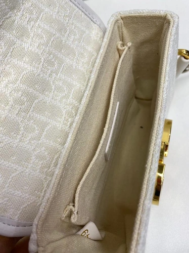 Женская сумка Dior  белая из канвы с рисунком-монограммой 16/18/8 см фото-2