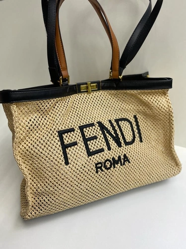 Женская тканевая сумка Fendi кремовая с перфорацией 42/28/13 см фото-4