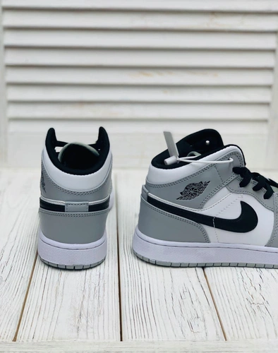 Кроссовки Nike Air Jordan 1 Retro серые фото-3
