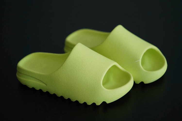 Шлёпанцы Adidas Yeezy Slide GX6138 салатовые фото-5