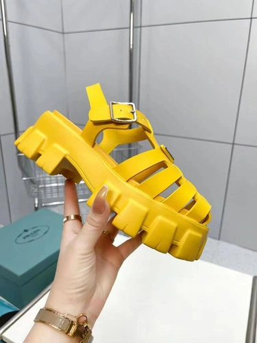 Женские сандалии Prada Monolith A107384 жёлтые фото-5
