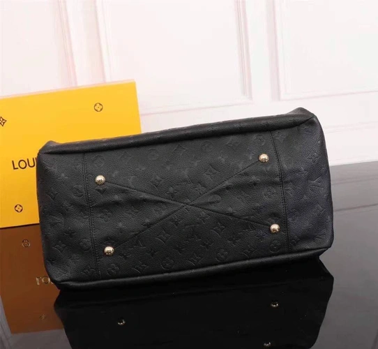 Женская кожаная сумка Louis Vuitton черная  42/31 фото-5