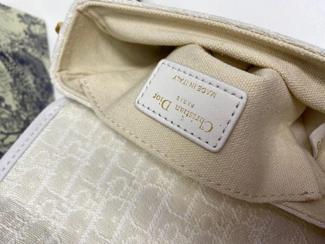 Женская сумка Dior  белая из канвы с рисунком-монограммой 16/18/8 см фото-3
