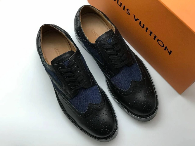Мужские туфли-броги кожаные Louis Vuitton черные коллекция 2021-2022 фото-3
