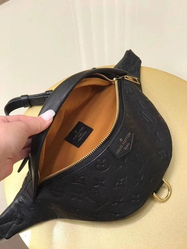 Поясная сумка Louis Vuitton тиснёная кожа Monogram Empreinte премиум-люкс черная 23/16/10 фото-2