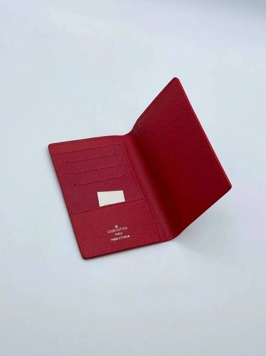 Обложка для паспорта Louis Vuitton A104123 красная 14/10 см фото-5