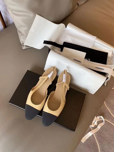 Туфли-босоножки Chanel кожаные бежевые коллекция 2021-2022 фото-2