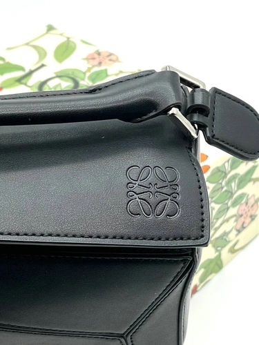 Женская кожаная сумка Loewe A106355 черная 25/15 см фото-6