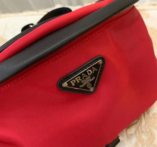 Поясная сумка Prada красная тканевая с короткой ручкой и поясным ремнём 28/17 см фото-2