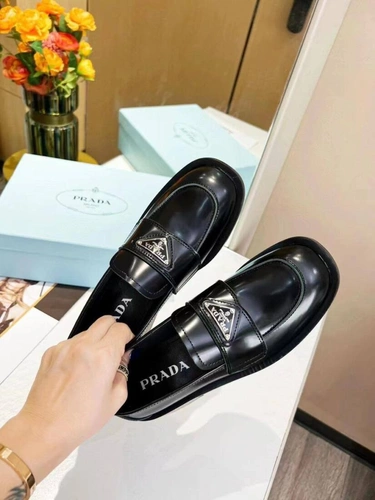 Туфли-лоферы женские Prada Premium A105238 чёрные фото-2