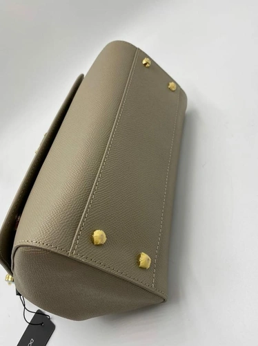 Женская кожаная сумка Dolce & Gabbana цвета хаки 25/17/13 см фото-3