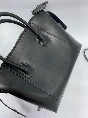 Женская кожаная сумка Givenchy черная 31/25/7 см фото-4