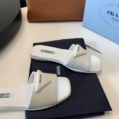 Женские кожаные шлёпанцы Prada белые премиум-люкс коллекция 2021-2022 фото-4