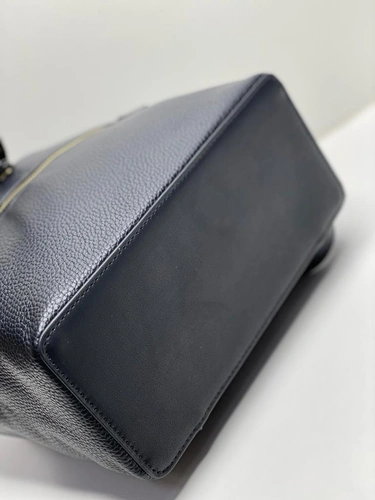 Женский рюкзак Coach из зернистой кожи чёрный с откидным клапаном 25/30/11 см фото-6